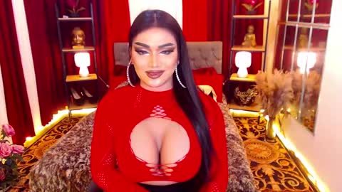 Snapshot of alurajhenson chatting on 12.22.24 Alura Jhenson online show from 12.22.24