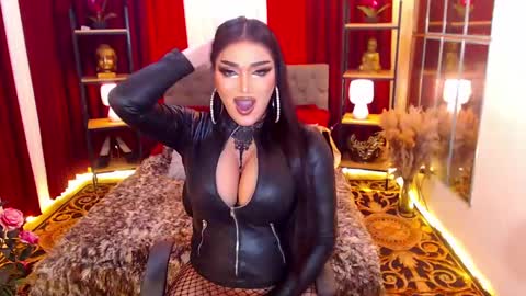 Snapshot of alurajhenson chatting on 12.23.24 Alura Jhenson online show from 12.23.24