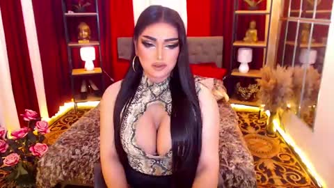 Snapshot of alurajhenson chatting on 12.27.24 Alura Jhenson online show from 12.27.24