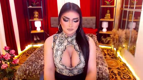 Snapshot of alurajhenson chatting on 12.28.24 Alura Jhenson online show from 12.28.24