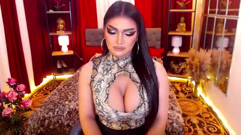 Snapshot of alurajhenson chatting on 12.28.24 Alura Jhenson online show from 12.28.24