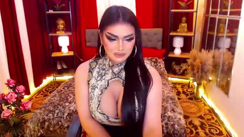 Snapshot of alurajhenson chatting on 12.29.24 Alura Jhenson online show from 12.29.24