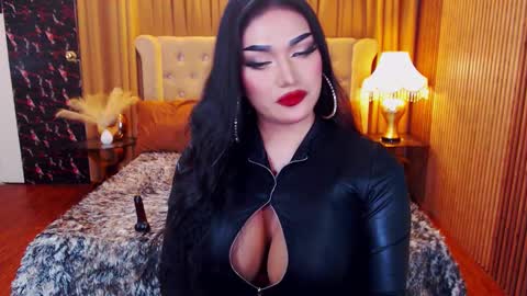 Snapshot of alurajhenson chatting on 09.11.25 Alura Jhenson online show from 09.11.25