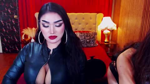 Snapshot of alurajhenson chatting on 10.18.25 Alura Jhenson online show from 10.18.25