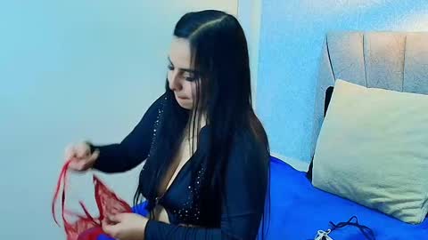Snapshot of aly_smith_ chatting on 09.23.25 A L Y online show from 09.23.25