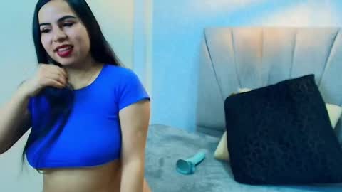 Snapshot of aly_smith_ chatting on 09.28.25 A L Y online show from 09.28.25