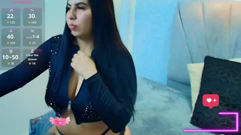 Snapshot of aly_smith_ chatting on 10.02.25 A L Y online show from 10.02.25