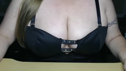 Snapshot of alyss_skye28 chatting on 09.22.25 Alyss Skye online show from 09.22.25