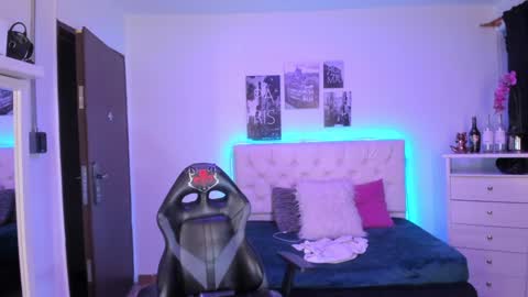 Snapshot of amaia_daniells chatting on 12.20.24 B I A N C A online show from 12.20.24
