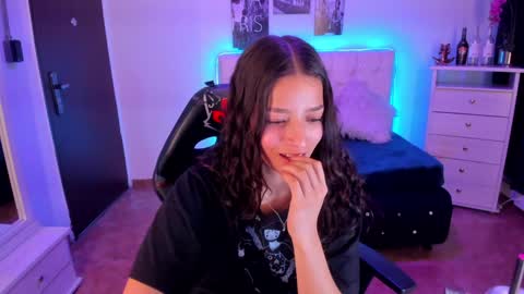 Snapshot of amaia_daniells chatting on 12.28.24 B I A N C A online show from 12.28.24