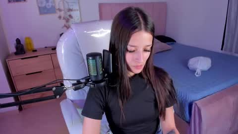 Snapshot of amaia_daniells chatting on 03.09.25 B I A N C A online show from 03.09.25