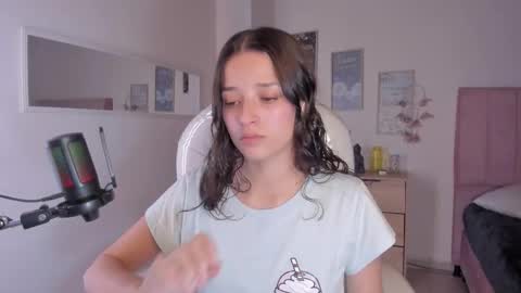 Snapshot of amaia_daniells chatting on 09.11.25 B I A N C A online show from 09.11.25