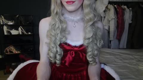 Snapshot of amaliecd chatting on 12.19.24 Amalie online show from 12.19.24