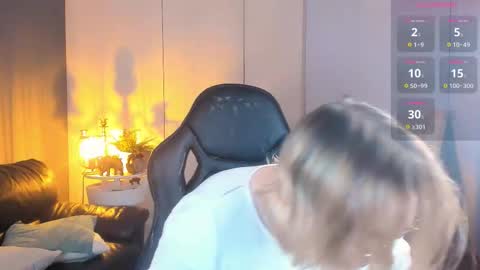 Snapshot of amanda_butlerr chatting on 10.12.25 Hi im Amanda online show from 10.12.25