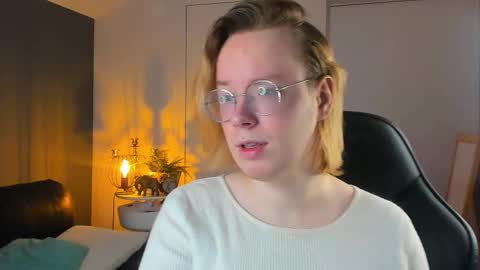 Snapshot of amanda_butlerr chatting on 10.18.25 Hi im Amanda online show from 10.18.25