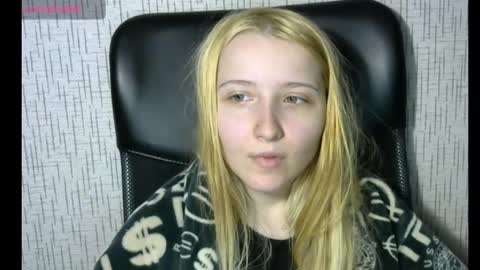 Snapshot of amanda_sherr chatting on 12.22.24 Amanda online show from 12.22.24