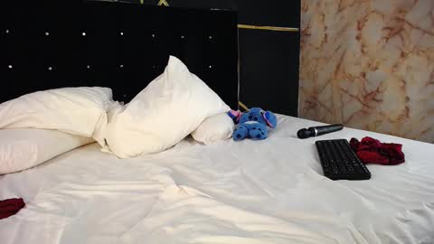 Snapshot of amandarobers chatting on 12.18.24 Amanda Robers online show from 12.18.24