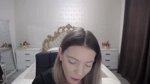 Snapshot of amandaswanson chatting on 10.07.25 AmandaTop online show from 10.07.25