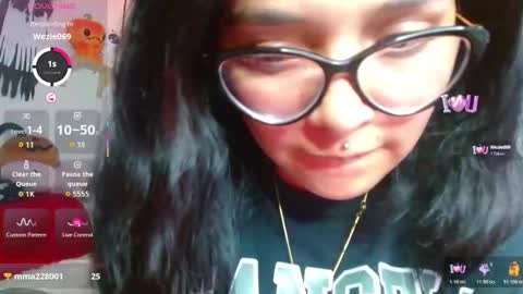 Snapshot of amanne_misa chatting on 10.30.25 Amanne Misa online show from 10.30.25