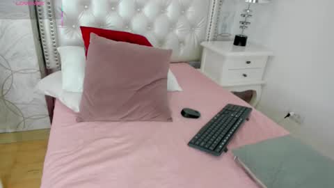 Snapshot of amara_rousse chatting on 10.13.25 amara_rousse online show from 10.13.25