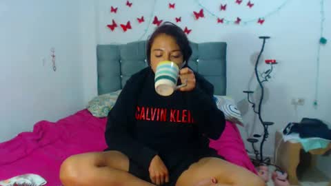 Amara Julia online show from 03.12.25