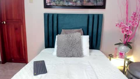 Amara Yasbel online show from 10.18.25