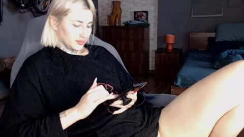 Snapshot of amayamalina chatting on 01.07.25 Malina online show from 01.07.25