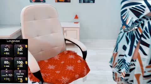 Snapshot of amazing_alina chatting on 02.19.25 Alina online show from 02.19.25