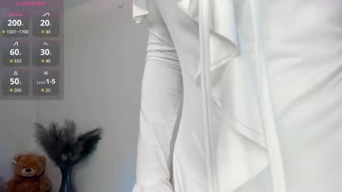 Snapshot of amazing_panacea chatting on 09.27.25 Alice online show from 09.27.25