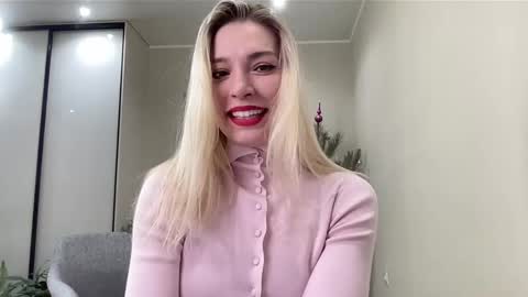 Snapshot of amazingkelly chatting on 01.04.25 Kelly online show from 01.04.25