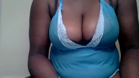 Snapshot of ambar_jasiri chatting on 02.15.25 Mia online show from 02.15.25