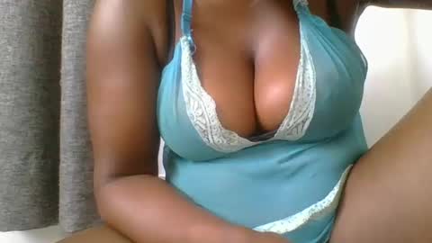 Snapshot of ambar_jasiri chatting on 03.07.25 Mia online show from 03.07.25