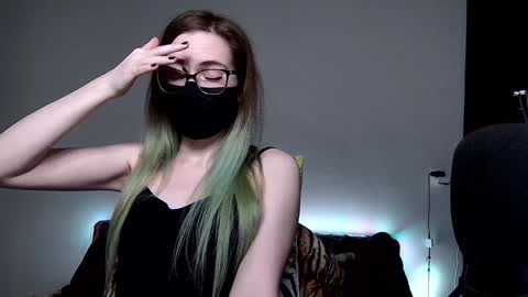 Snapshot of amber_candyfloss chatting on 12.10.24 Amber non-nude model online show from 12.10.24