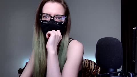 Snapshot of amber_candyfloss chatting on 12.12.24 Amber non-nude model online show from 12.12.24