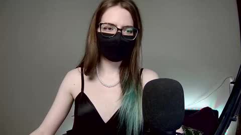 Snapshot of amber_candyfloss chatting on 10.06.25 Amber non-nude model online show from 10.06.25