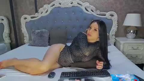 Snapshot of amberwilliamx chatting on 12.20.24 Ella online show from 12.20.24
