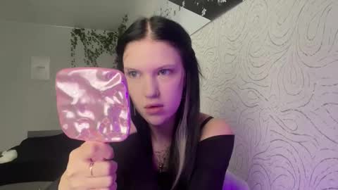 Snapshot of ameeludkowski chatting on 11.15.25 Alica online show from 11.15.25