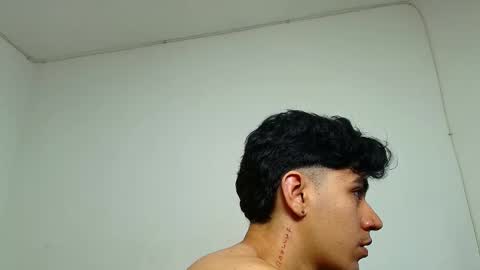 Snapshot of ameli_and_lucas chatting on 01.21.25 Amelia Lucas online show from 01.21.25