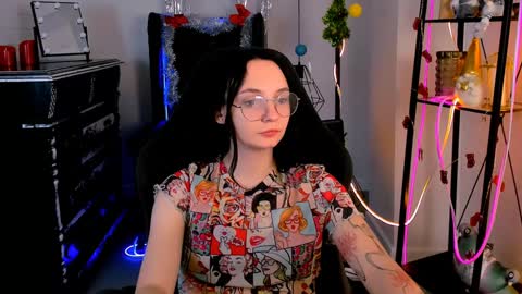 Snapshot of ameliamalina chatting on 12.20.24 Amelia online show from 12.20.24