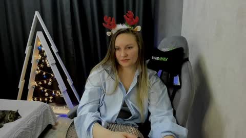 Snapshot of ameliecameron chatting on 12.23.24 amelie online show from 12.23.24