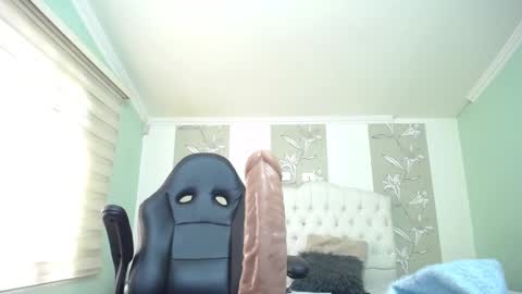 Amell Thomson online show from 12.11.24