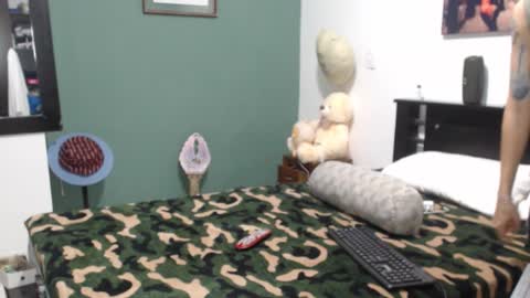 Snapshot of americanbig_dick chatting on 09.15.25 Lucian online show from 09.15.25
