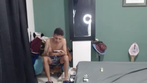 Snapshot of americanbig_dick chatting on 10.01.25 Lucian online show from 10.01.25