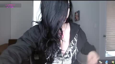 Snapshot of amilustxx chatting on 01.14.25 amilust online show from 01.14.25
