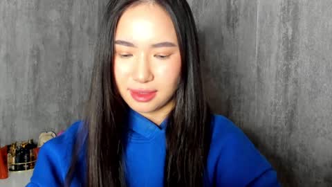 Snapshot of amina_artin chatting on 12.19.24 Amina online show from 12.19.24