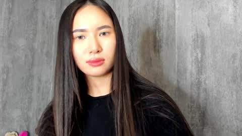 Snapshot of amina_artin chatting on 12.19.24 Amina online show from 12.19.24