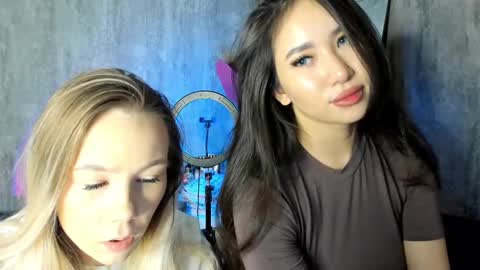 Snapshot of amina_artin chatting on 02.21.25 Amina online show from 02.21.25