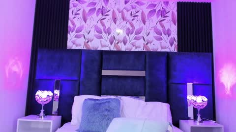 Snapshot of ammyjoness_ chatting on 12.16.24 Ammy Jones online show from 12.16.24