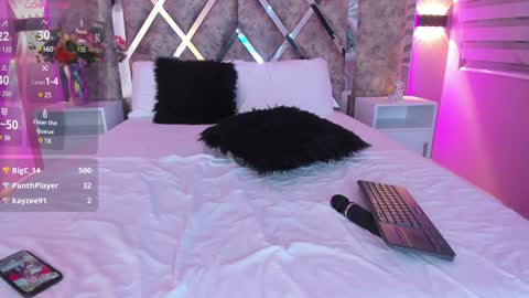 Snapshot of ammyjoness_ chatting on 12.18.24 Ammy Jones online show from 12.18.24