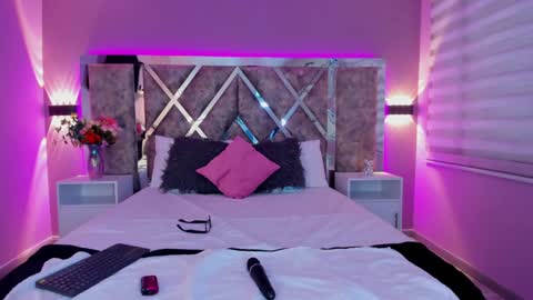 Snapshot of ammyjoness_ chatting on 01.28.25 Ammy Jones online show from 01.28.25